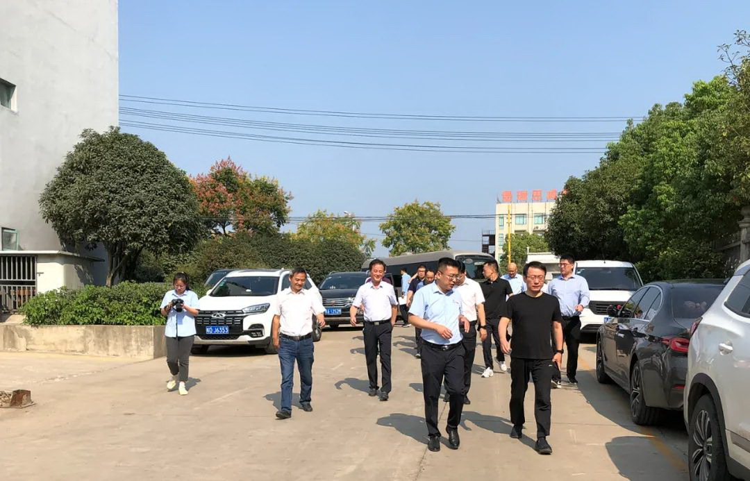 Nous souhaitons chaleureusement la bienvenue à Chen Wei, secrétaire du comité du parti du comté de Feixi, pour visiter Anhui Autoefork Intelligent Technology Co., Ltd. pour une enquête